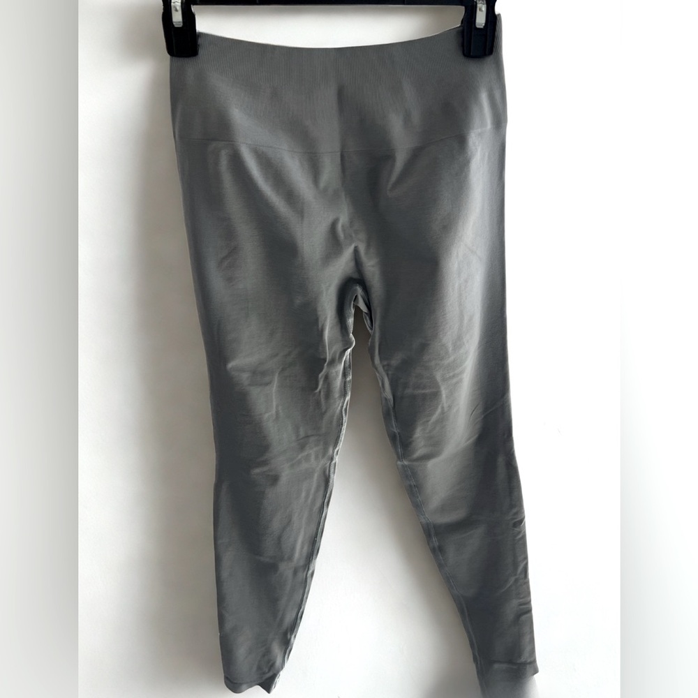 Alphalete Amplify High Waisted Light Gray Leggings size Large